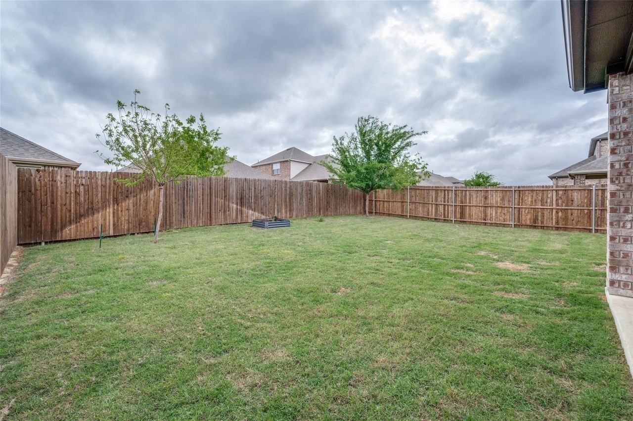 2937 Log Cabin Dr - Photo 4 of 22