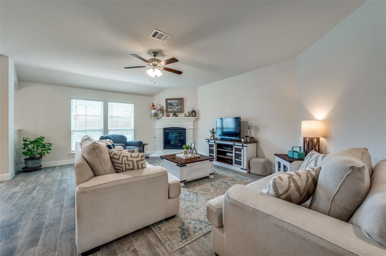 2937 Log Cabin Dr - Photo 5 of 22