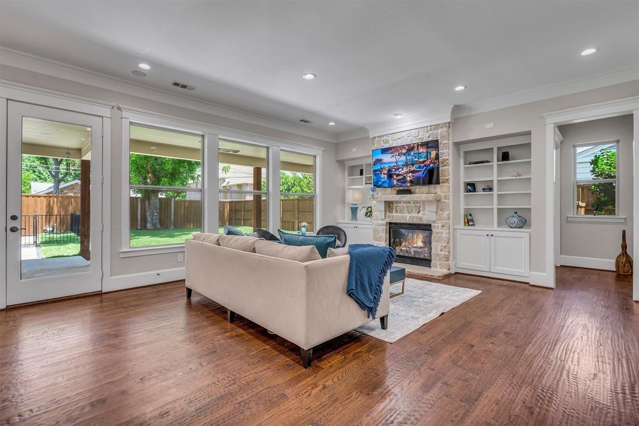 6811 Deloache Ave - Photo 4 of 40