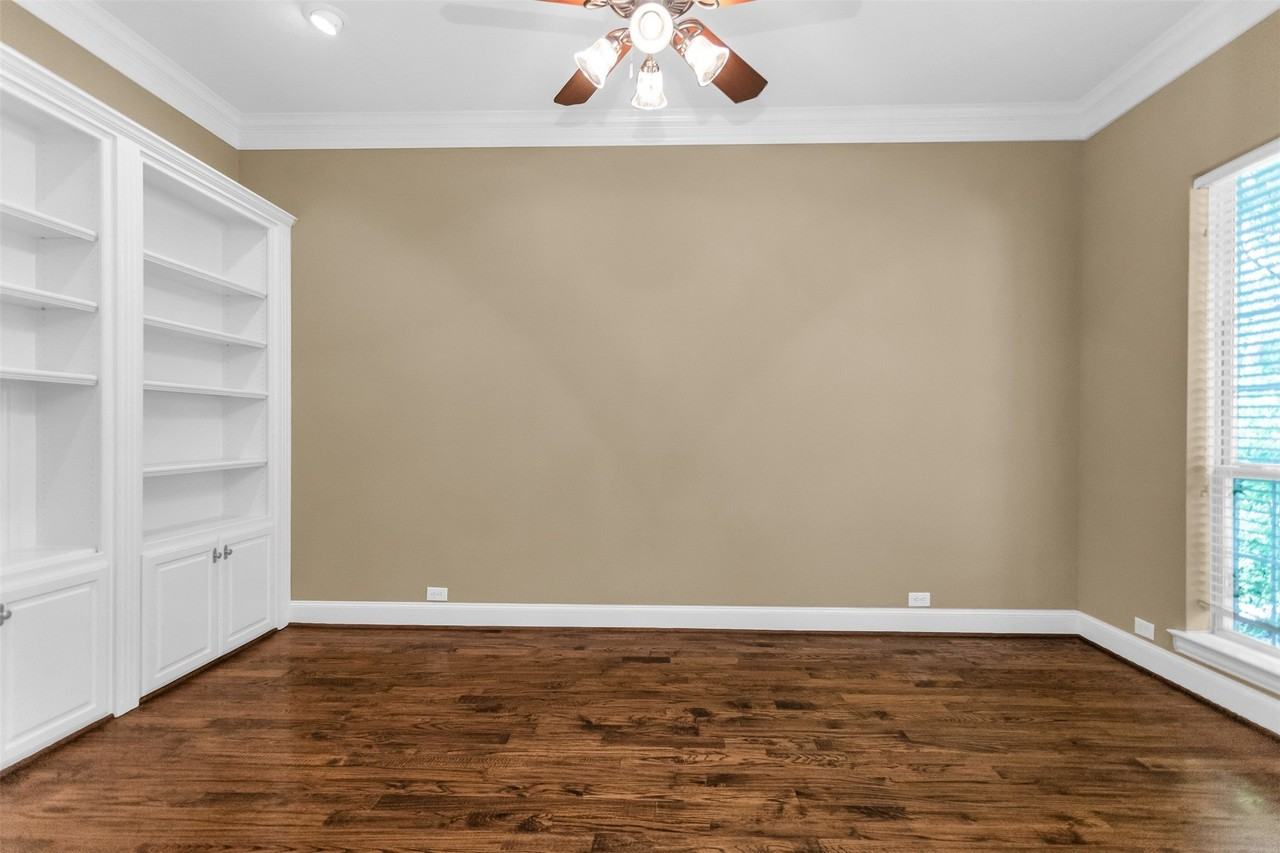 1210 Creekwood Dr - Photo 3 of 34