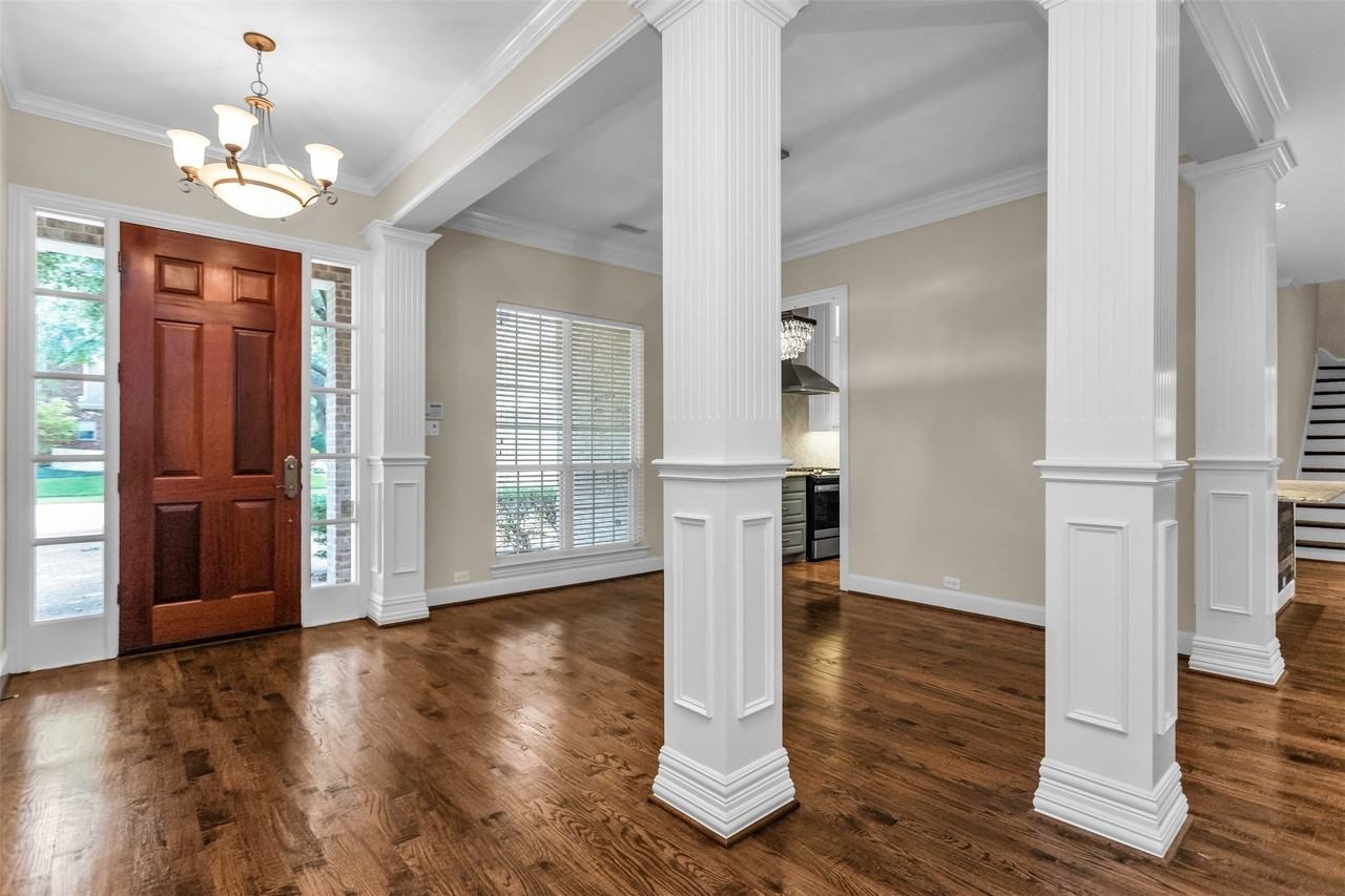 1210 Creekwood Dr - Photo 4 of 34