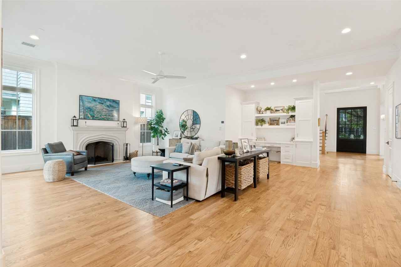 4309 Stanford Ave - Photo 7 of 40