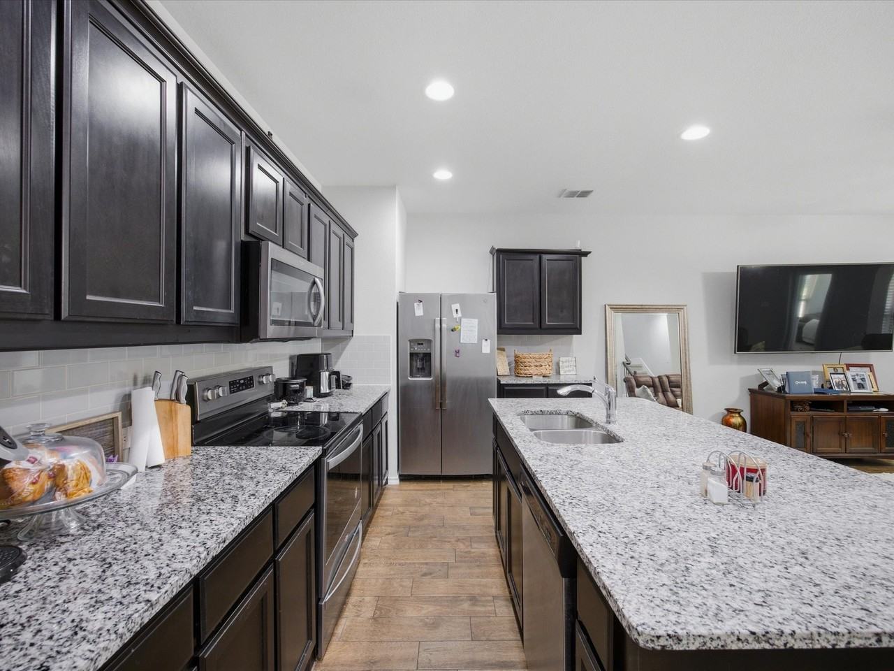 420 Milverton Dr - Photo 5 of 26