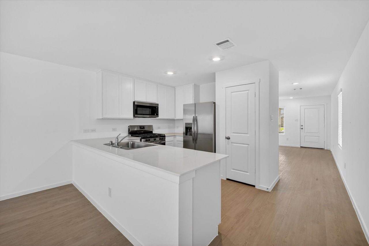 2509 Guineas Ln - Photo 4 of 16