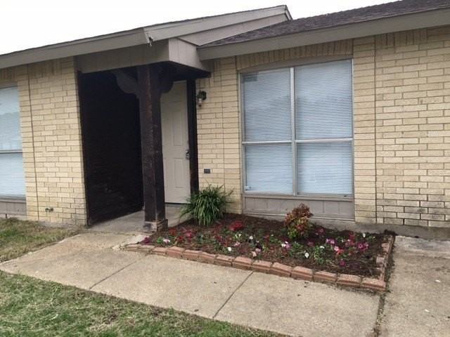 1413 Eagle Pass Dr - Photo 2 of 13
