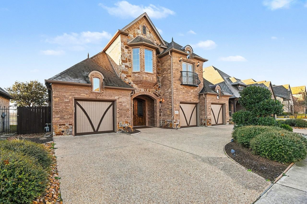 8404 Sandhill Crane Dr - Photo 2 of 40