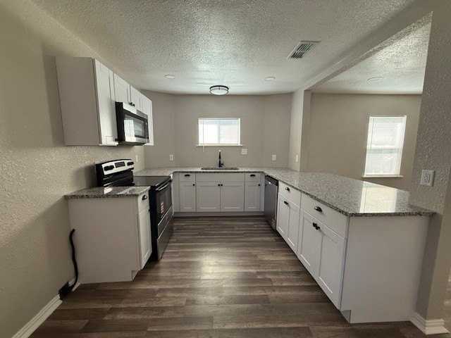 234 Clyde St - Photo 4 of 15