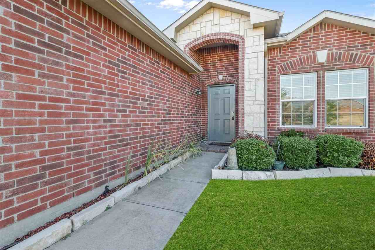 1452 Willoughby Way - Photo 3 of 23