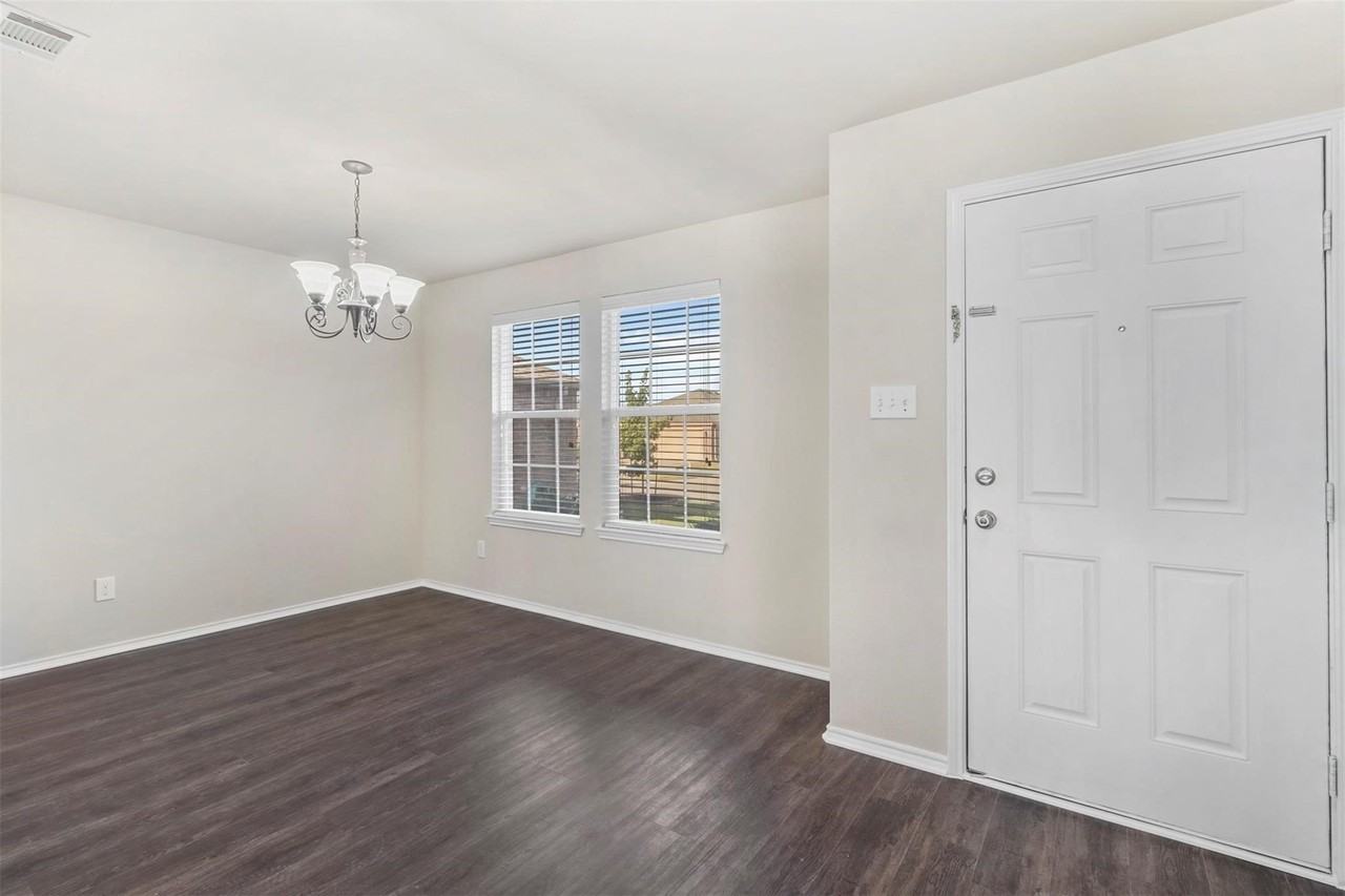1452 Willoughby Way - Photo 4 of 23
