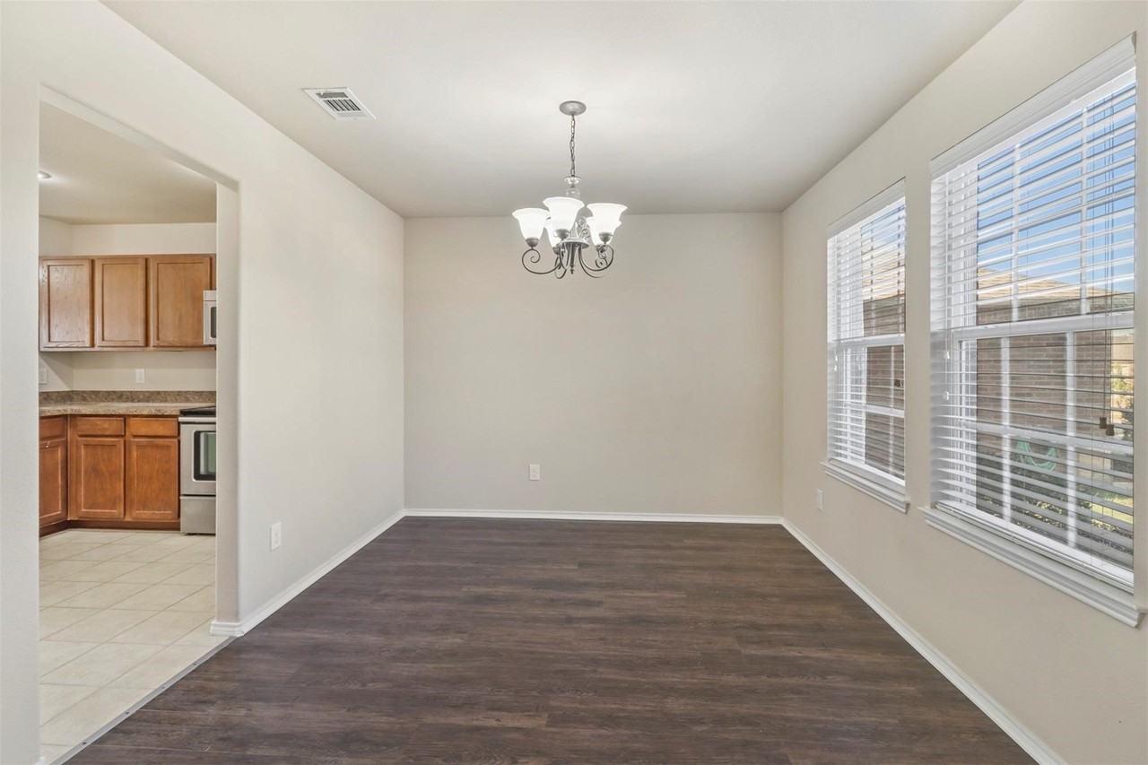 1452 Willoughby Way - Photo 5 of 23