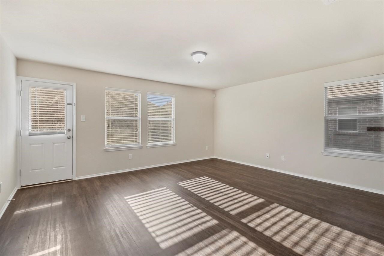 1452 Willoughby Way - Photo 6 of 23