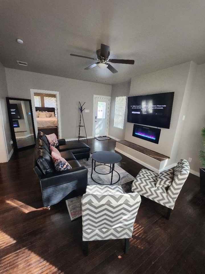 3736 Colonial Ave - Photo 2 of 9