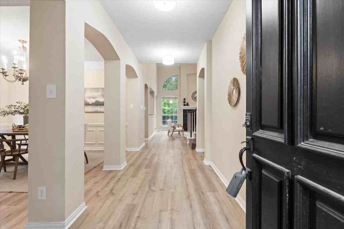 2633 Shadow Hill Ln - Photo 2 of 40