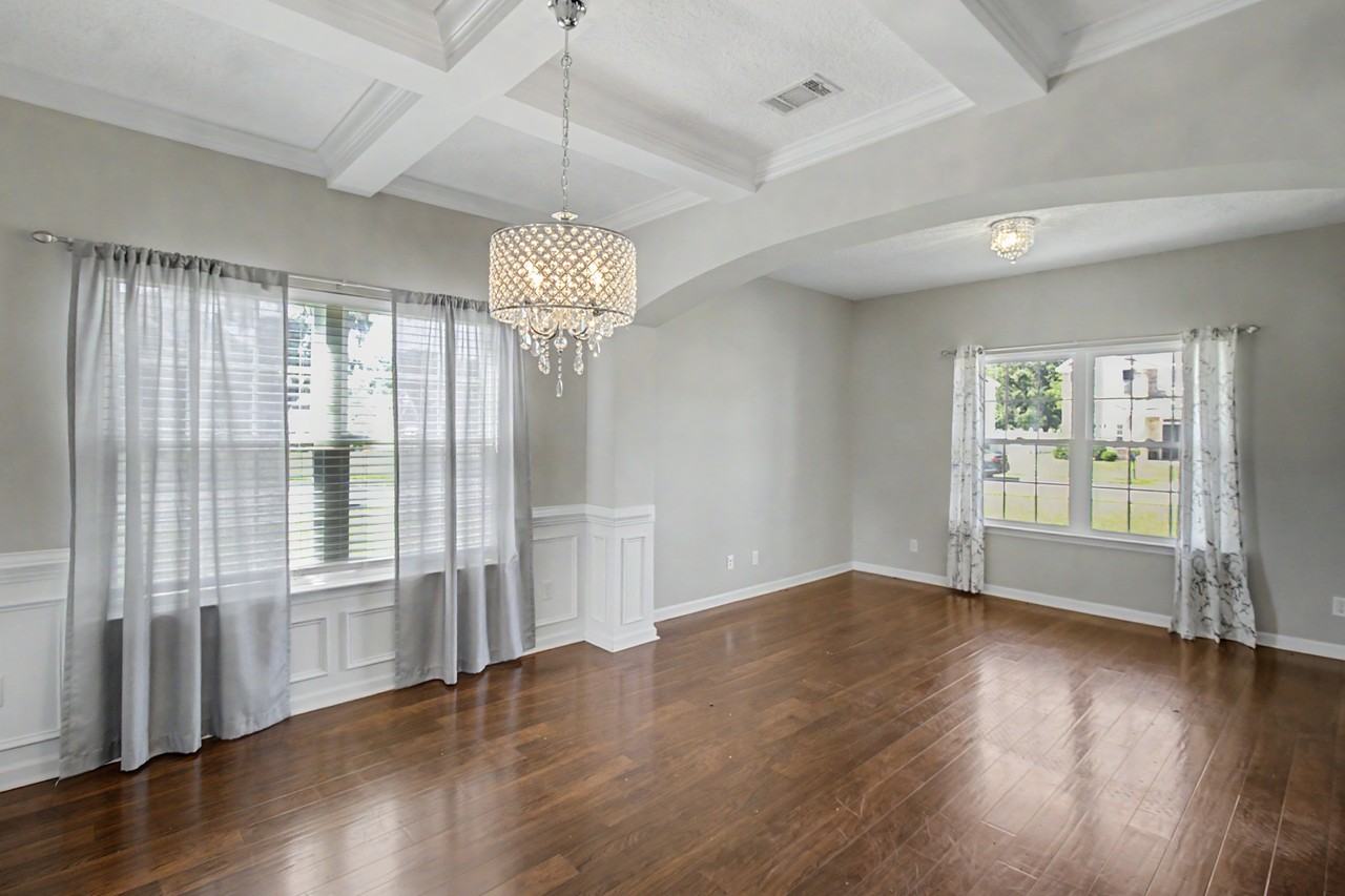976 Oak Crest Dr #1 - Photo 5 of 46