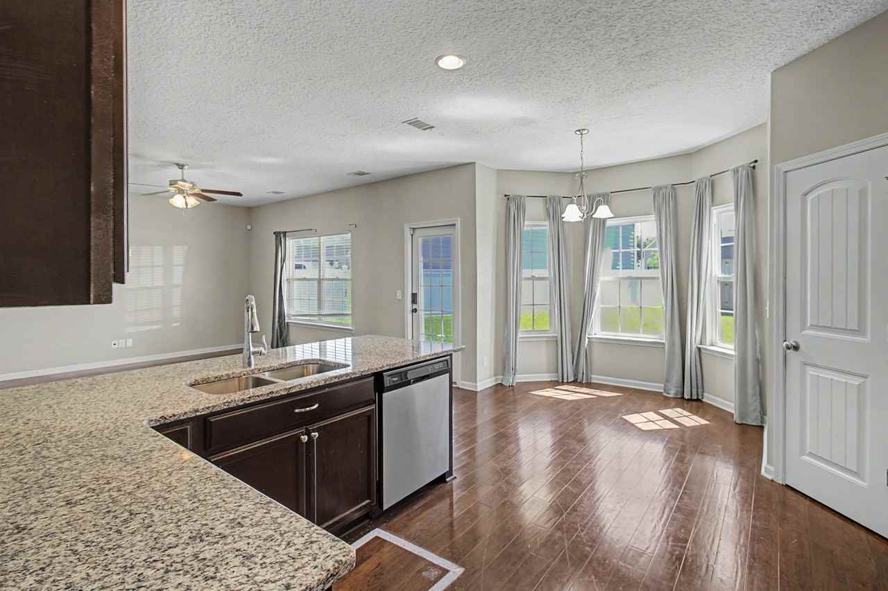 976 Oak Crest Dr #1 - Photo 6 of 46