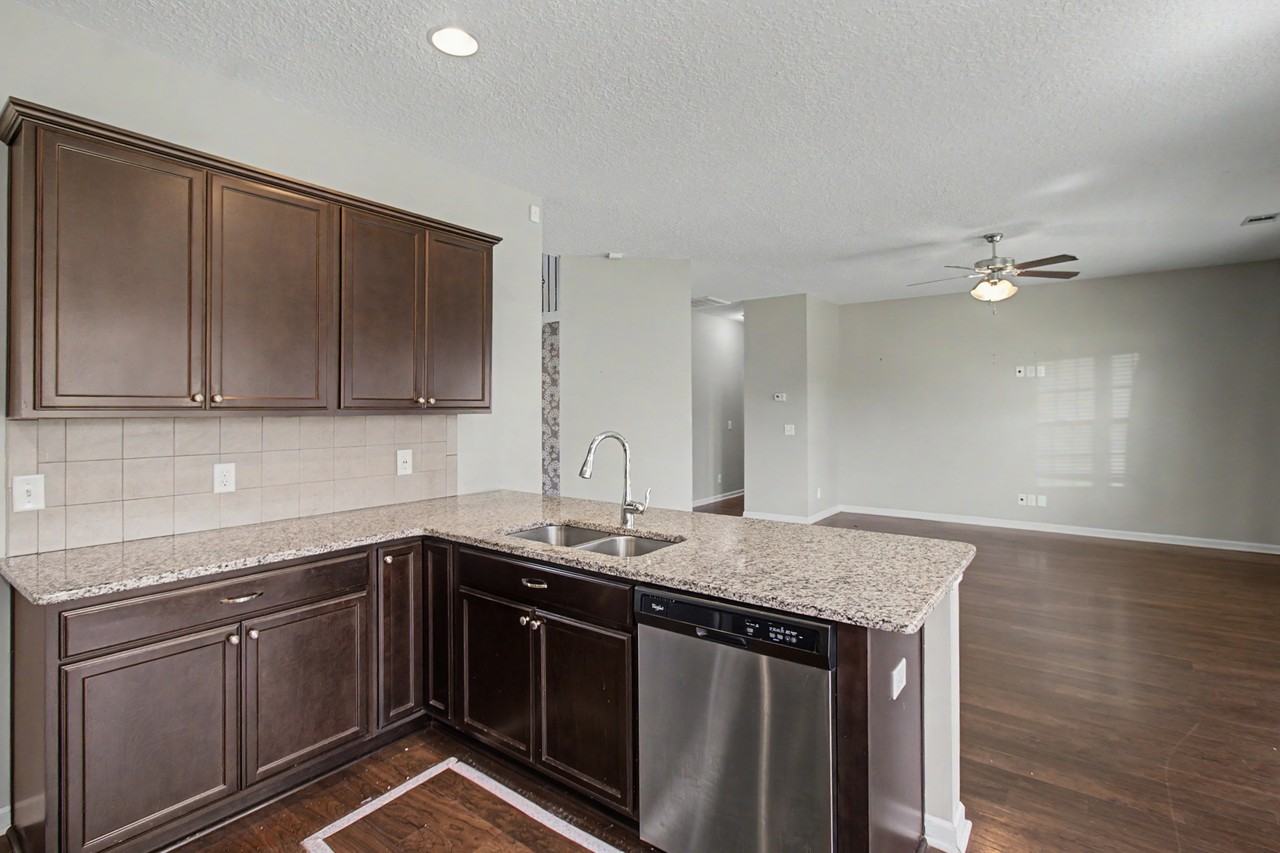 976 Oak Crest Dr #1 - Photo 7 of 46