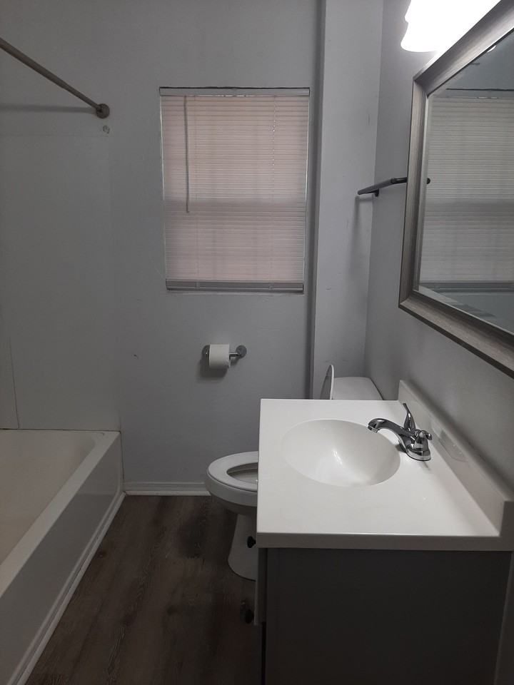 1814 W Sunset Ave #1 - Photo 5 of 10