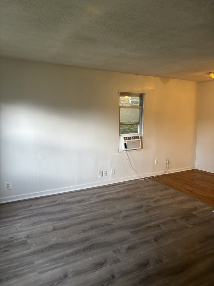 1738 N Poplar Ave #1 - Photo 5 of 14