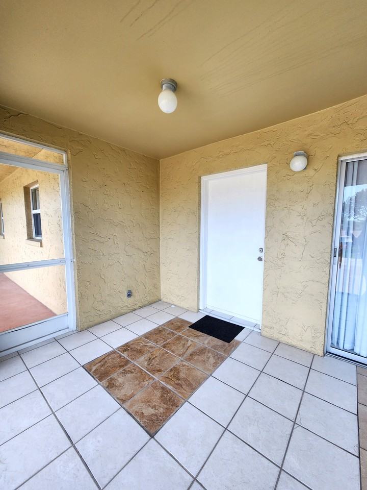 2000 Alamanda Dr #206 - Photo 2 of 32