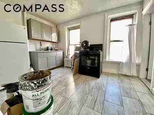 591 Vanderbilt Ave #4 - Photo 4 of 10