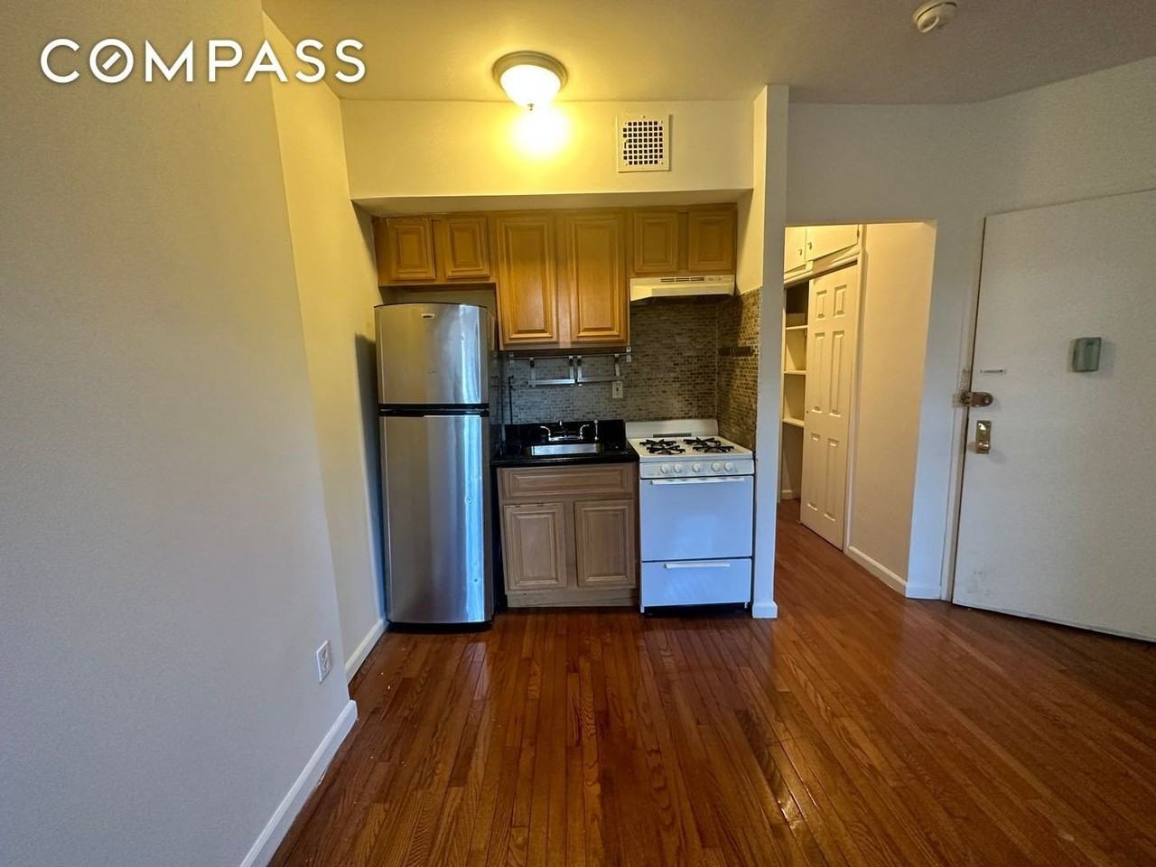 336 E 61st St #10 - Photo 2 of 5