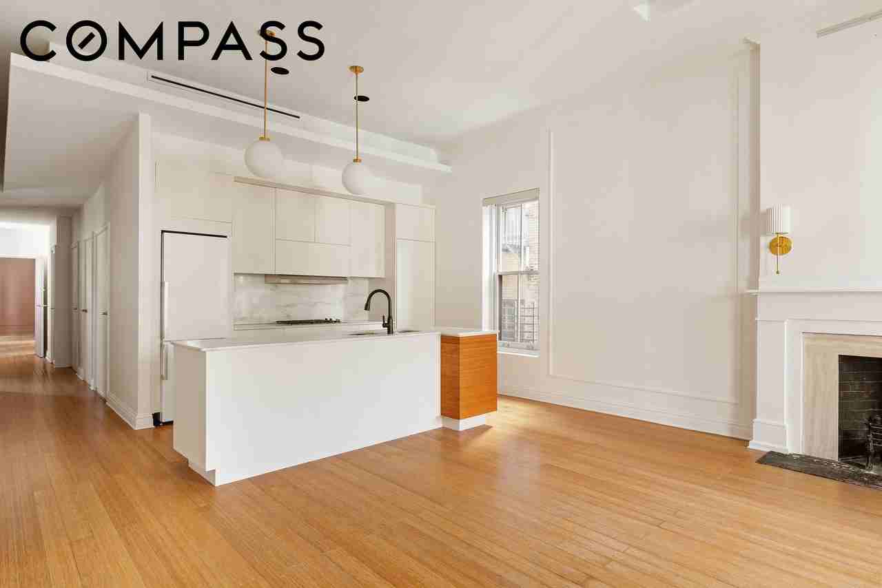 126 E 19th St #5 - Photo 3 of 12