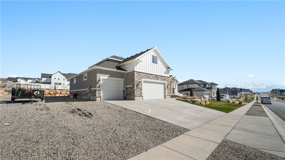 2795 E Lakeside Dr - Photo 3 of 32