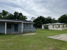 4 Ellis Dr #B - Photo 1 of 1