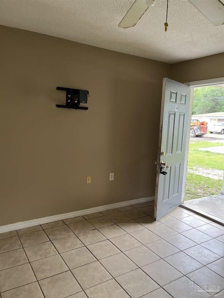 4 Ellis Dr #B - Photo 2 of 10
