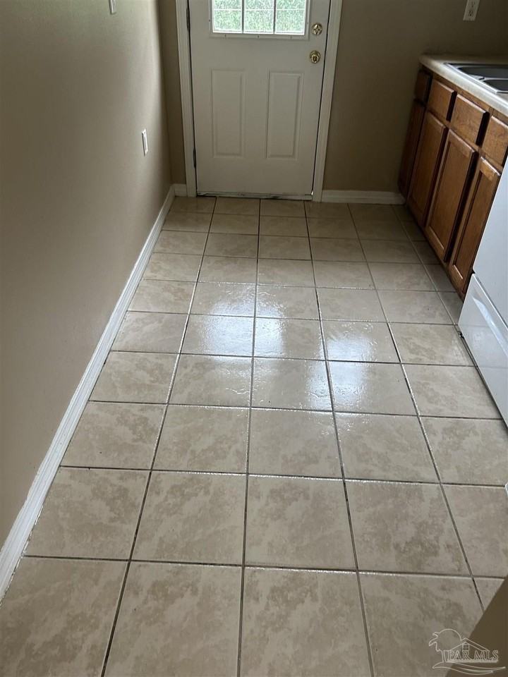 4 Ellis Dr #B - Photo 4 of 10