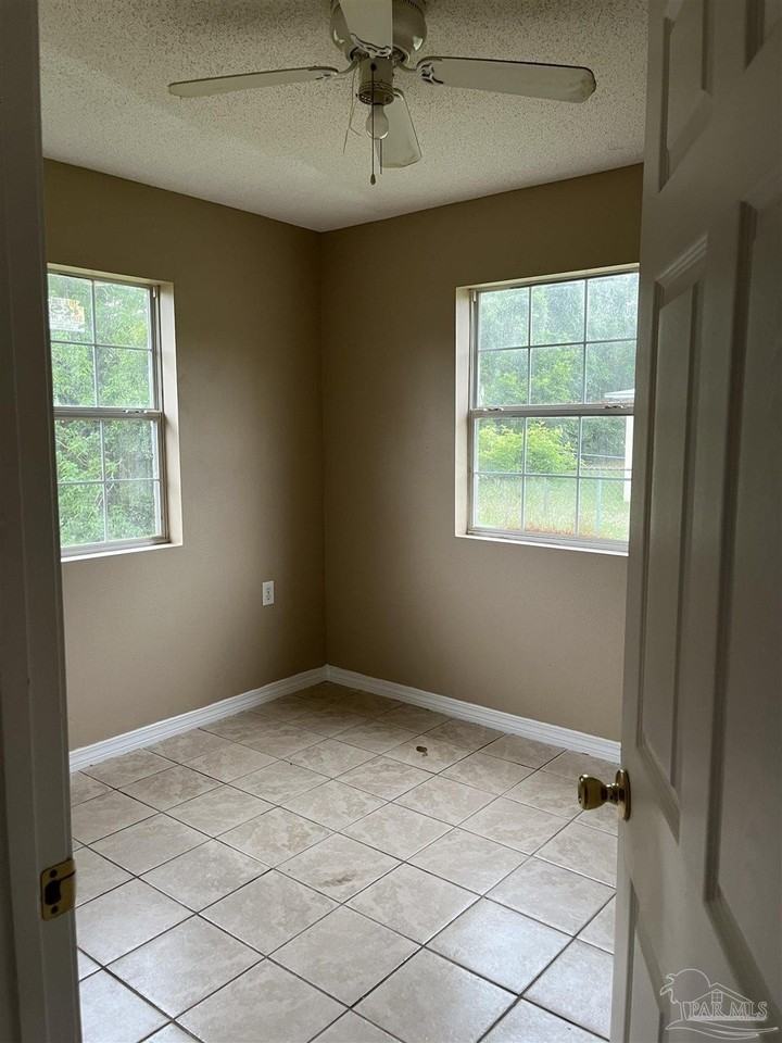 4 Ellis Dr #B - Photo 5 of 10