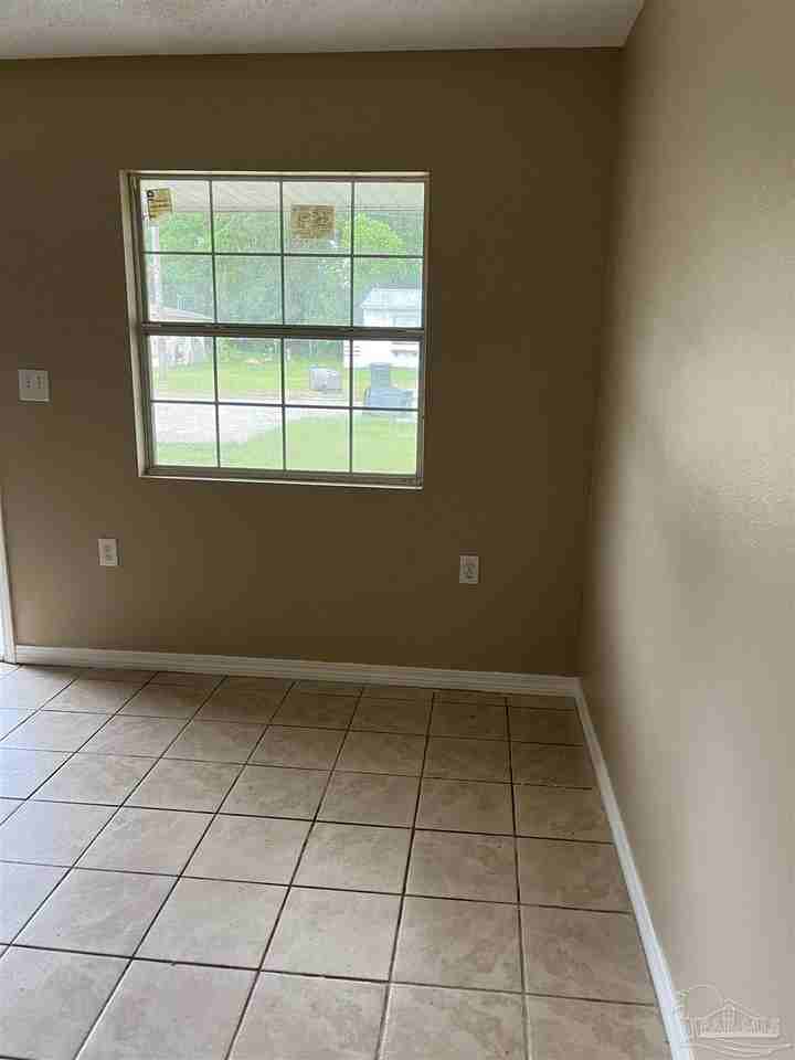 4 Ellis Dr #B - Photo 6 of 10