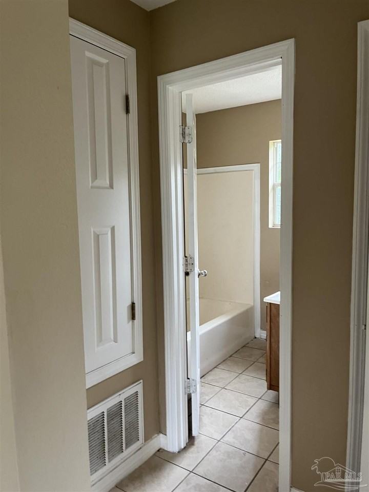 4 Ellis Dr #B - Photo 7 of 10