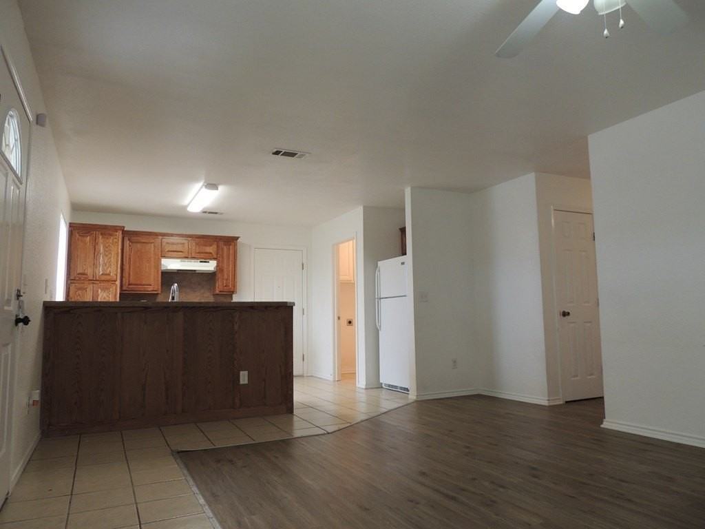 930 Edwards St - Photo 3 of 18