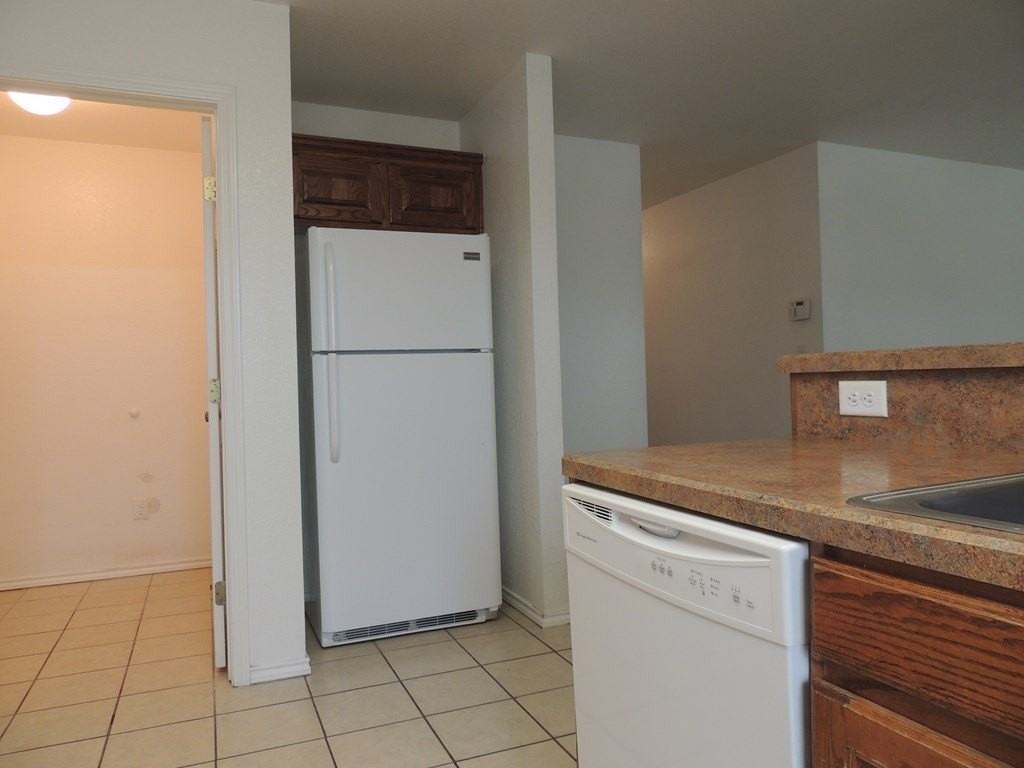 930 Edwards St - Photo 7 of 18
