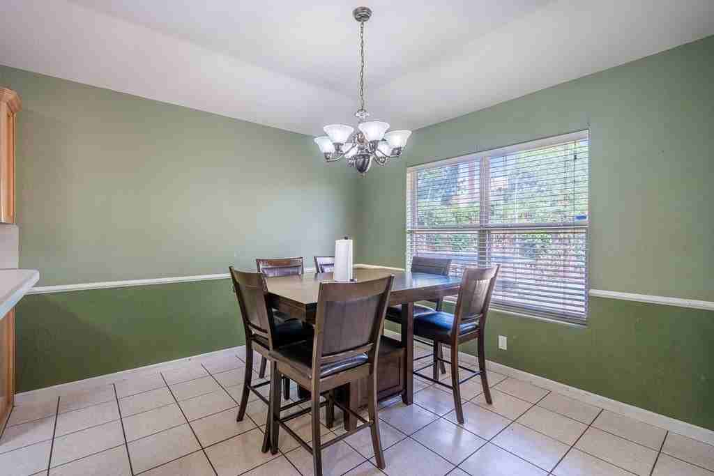5112 Lavaca Ave - Photo 3 of 8