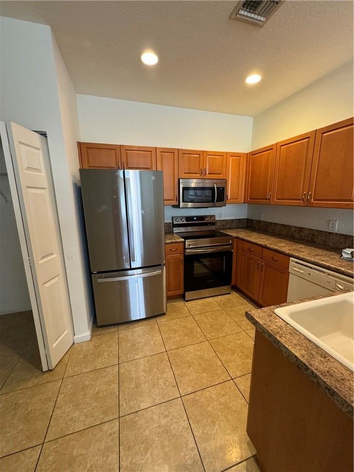 2543 Stockbridge Sq Sw - Photo 3 of 25