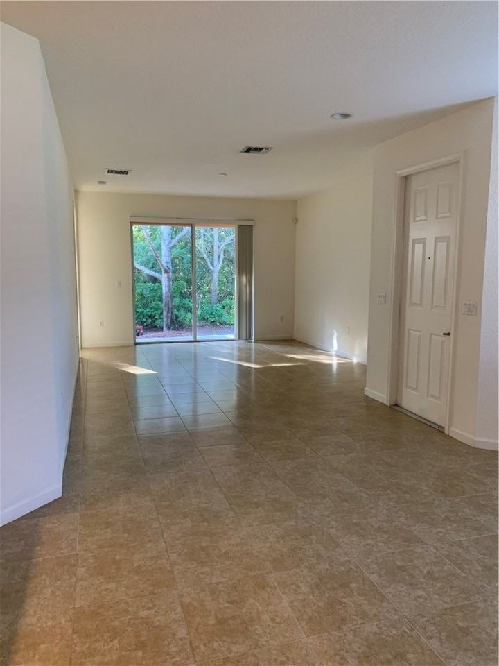2543 Stockbridge Sq Sw - Photo 5 of 25