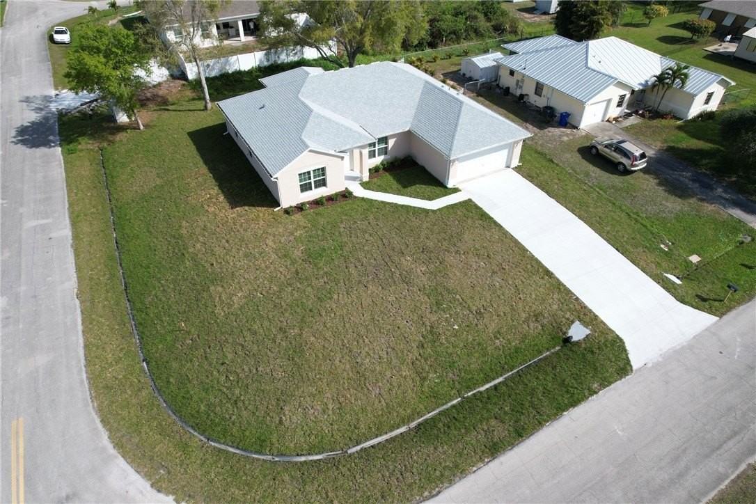 674 Stevenson Ave - Photo 3 of 36