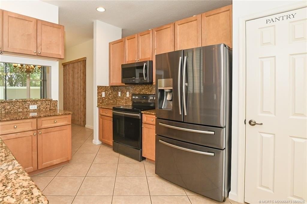 2206 Sw Cape Cod Dr - Photo 7 of 39