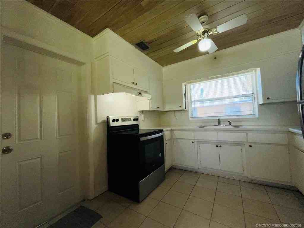 1406 Citrus Ave - Photo 5 of 10