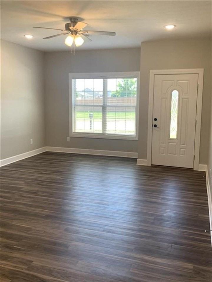 1048 Springfield Blvd - Photo 4 of 13