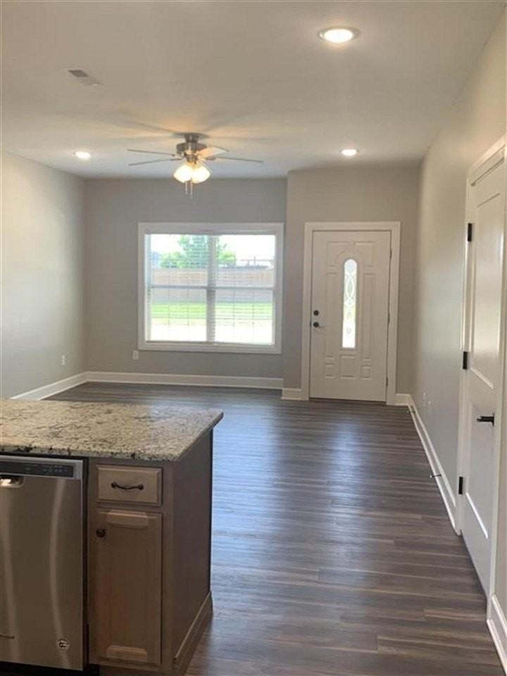 1048 Springfield Blvd - Photo 5 of 13