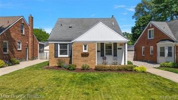 featured image of 4420 Elmwood Ave