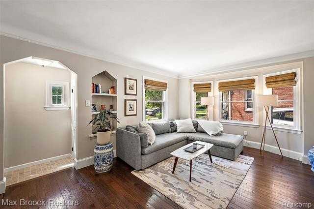 4420 Elmwood Ave - Photo 4 of 30