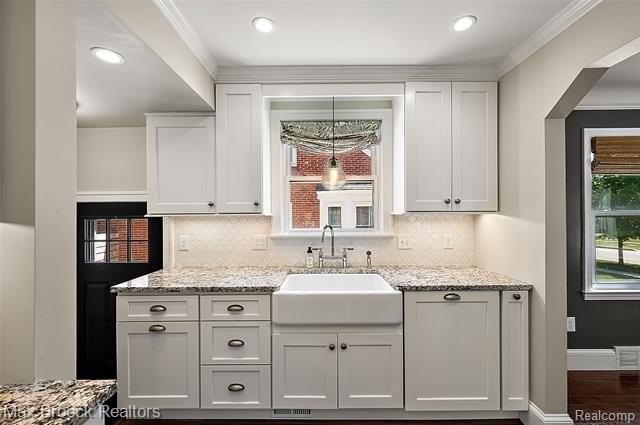 4420 Elmwood Ave - Photo 7 of 30