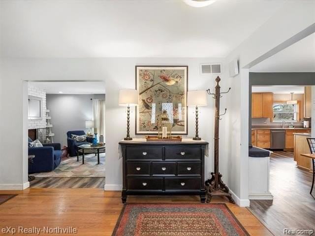 38205 Connaught Dr - Photo 4 of 50