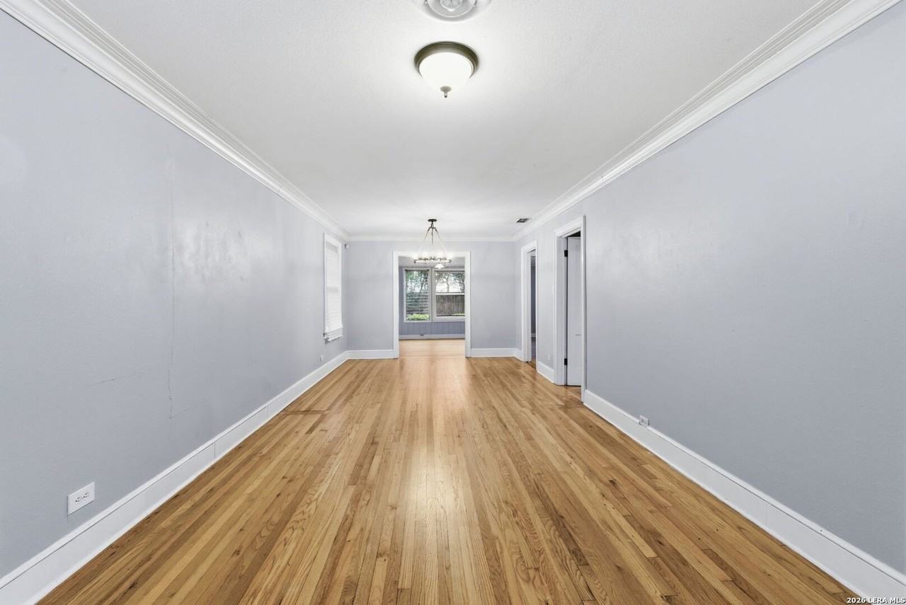 261 E Oakview Pl - Photo 6 of 31