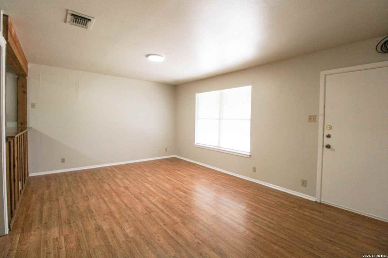 4102 Waikiki Dr - Photo 4 of 35