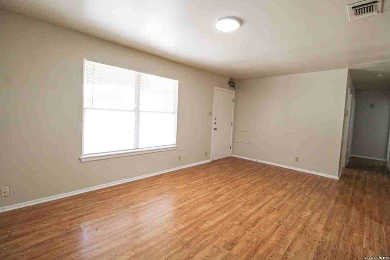 4102 Waikiki Dr - Photo 5 of 35
